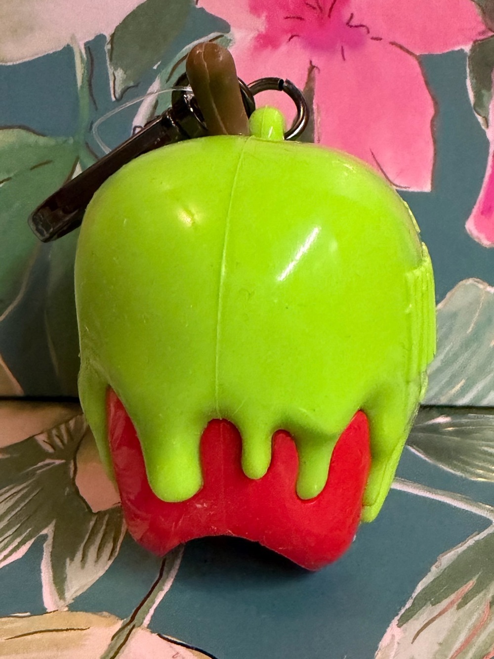 Bath & Body Works Disney Villains Evil Queen Poison Apple PocketBac Holder Glow - Picture 4 of 8